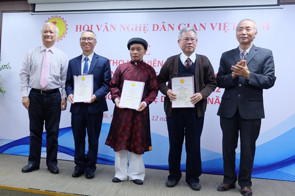 Hội Văn nghệ dân gian Việt Nam trao Giải thưởng năm 2022 cho 37 công trình, tác phẩm - Anh 2