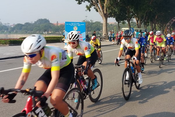 Nguyễn Thị Thật, Lê Ngọc Sơn giành HCV nội dung đua xe đạp đường trường tính điểm - Anh 2