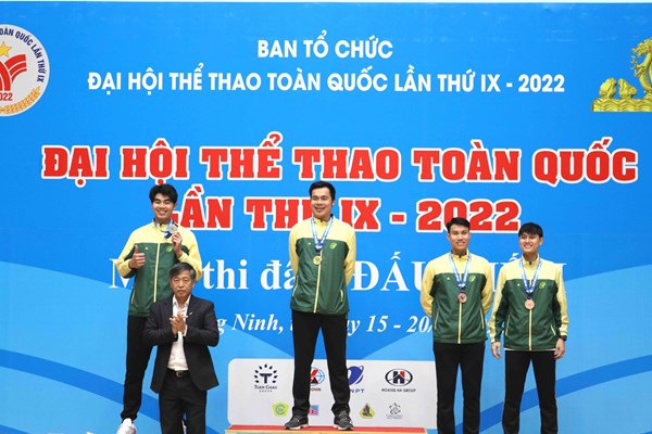 Nam TP.HCM, nữ Hà Nội chiếm trọn 2 bộ huy chương đầu tiên của môn đấu kiếm - Anh 1