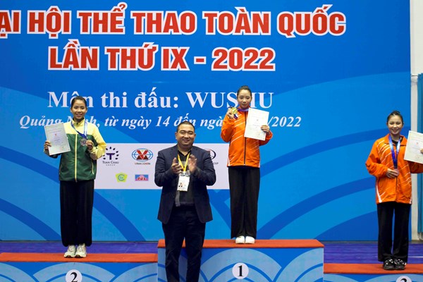 Dương Thuý Vi lập “cú đúp” HCV môn Wushu - Anh 1