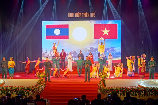 Thừa Thiên Huế gặp mặt kỷ niệm 60 năm Ngày thiết lập quan hệ ngoại giao Việt Nam- Lào - Anh 1