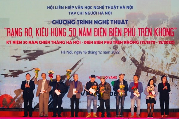 Rạng rỡ - Kiêu hùng: 50 năm Chiến thắng Hà Nội – Điện Biên Phủ trên không - Anh 1