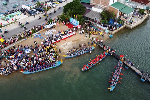 Sôi nổi giải đua thuyền rồng tại Đầm Nại, Ninh Thuận - Anh 1