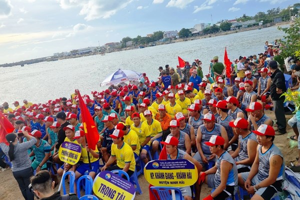 Sôi nổi giải đua thuyền rồng tại Đầm Nại, Ninh Thuận - Anh 4