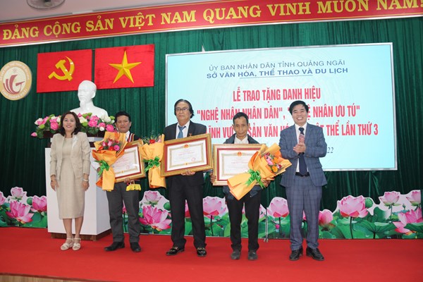 Quảng Ngãi: Trao tặng danh hiệu Nghệ nhân nhân dân, Nghệ nhân ưu tú lĩnh vực di sản văn hóa phi vật thể - Anh 2
