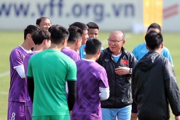 Tuyển Việt Nam trở lại tập luyện, chuẩn bị cho trận đấu với Malaysia - Anh 1