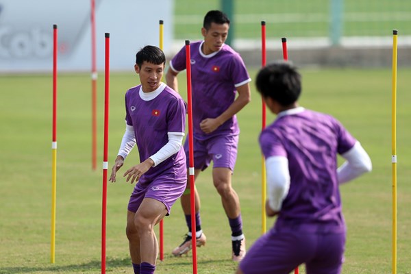 Tuyển Việt Nam trở lại tập luyện, chuẩn bị cho trận đấu với Malaysia - Anh 2