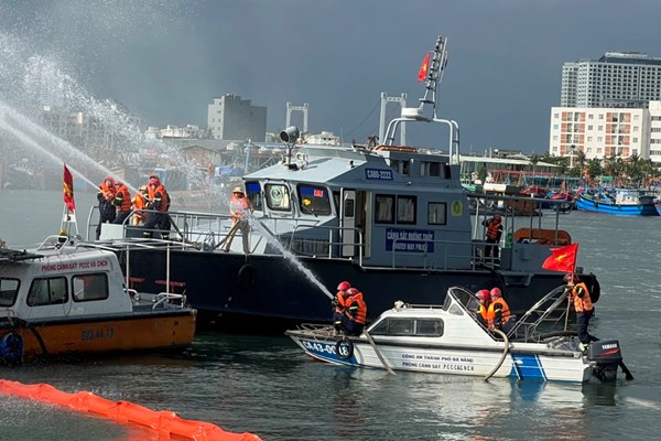 Đà Nẵng: Diễn tập phương án cứu nạn, cứu hộ tại âu thuyền và cảng cá Thọ Quang - Anh 1