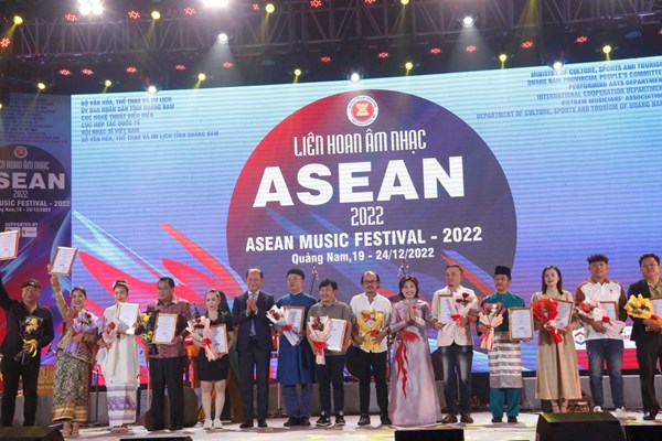 Bế mạc Liên hoan Âm nhạc ASEAN - 2022: Lan tỏa văn hóa truyền thống, kết nối cộng đồng ASEEAN - Anh 3