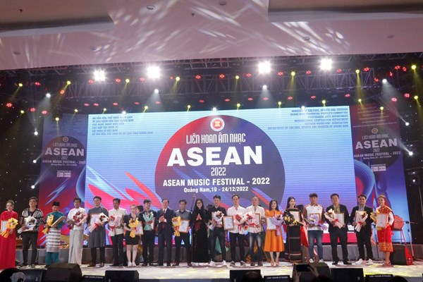 Bế mạc Liên hoan Âm nhạc ASEAN - 2022: Lan tỏa văn hóa truyền thống, kết nối cộng đồng ASEEAN - Anh 4