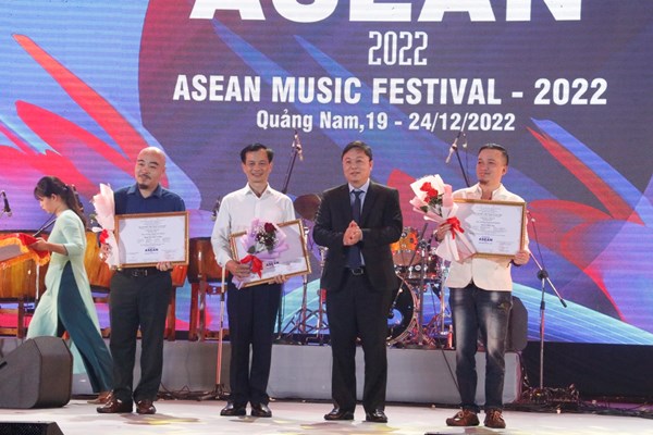 Bế mạc Liên hoan Âm nhạc ASEAN - 2022: Lan tỏa văn hóa truyền thống, kết nối cộng đồng ASEEAN - Anh 6