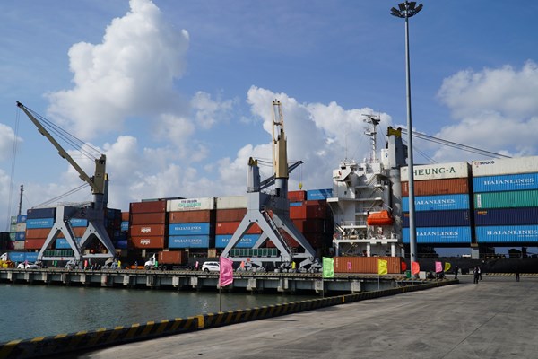 Mở tuyến vận tải container nội địa đầu tiên đến Cảng Chân Mây - Anh 1