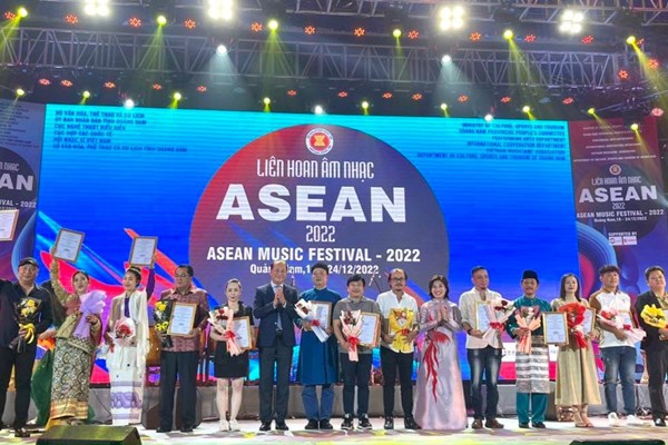 Tôn vinh âm nhạc truyền thống ASEAN - Anh 1