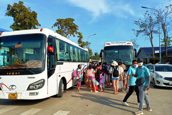 Gỡ bỏ lệnh cấm xe từ 29 chỗ ngồi vào TP Nha Trang (Khánh Hòa): Tạo điều kiện đón khách thuận lợi - Anh 1