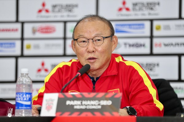 HLV Park Hang-seo thận trọng trước Malaysia - Anh 1