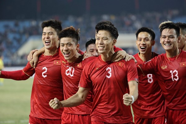 Tuyển Việt Nam thắng tưng bừng Malaysia - Anh 9