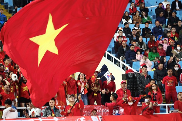Tuyển Việt Nam thắng tưng bừng Malaysia - Anh 11