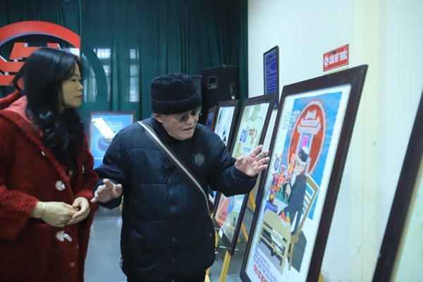 Hà Nội trao giải cho 22 tác phẩm tham gia cuộc thi vẽ tranh tuyên truyền về Quy tắc ứng xử - Anh 1