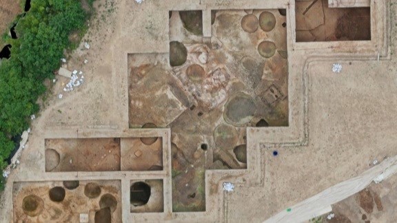 Trung Quốc phát hiện hàng trăm ngôi mộ có niên đại khoảng 4.500 năm - Anh 1