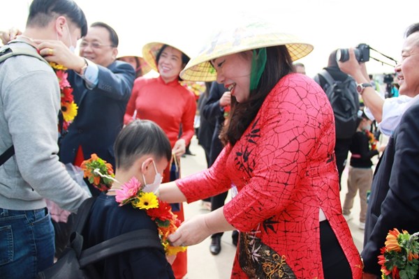Khánh Hòa đón 300 du khách quốc tế “xông đất” ngày đầu năm - Anh 5