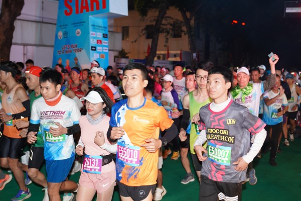 Nguyễn Thị Oanh vô địch Giải marathon quốc tế Việt Nam 2023 - Anh 3
