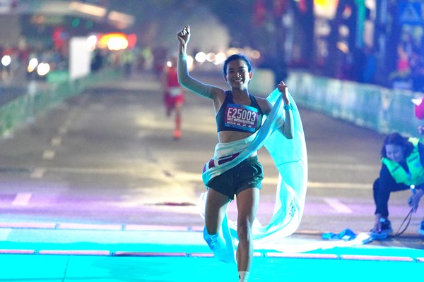 Nguyễn Thị Oanh vô địch Giải marathon quốc tế Việt Nam 2023 - Anh 2