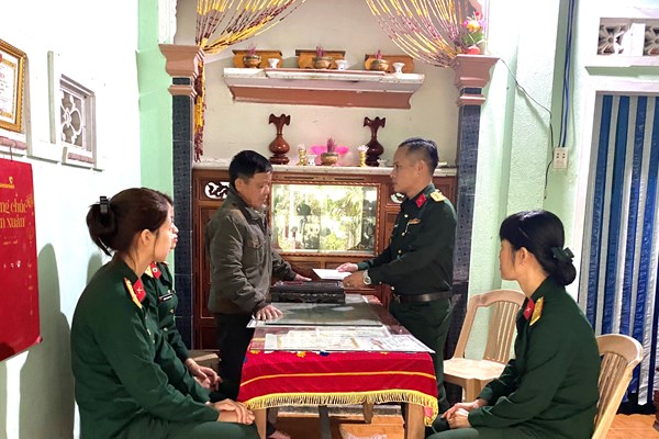 Quảng Nam: Thăm, tặng quà gia đình quân nhân công tác tại quần đảo Trường Sa - Anh 2