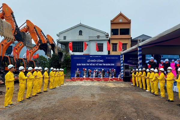 Chủ tịch Quốc hội dự lễ khởi công Trung tâm Thể dục thể thao tỉnh Quảng Bình - Anh 3
