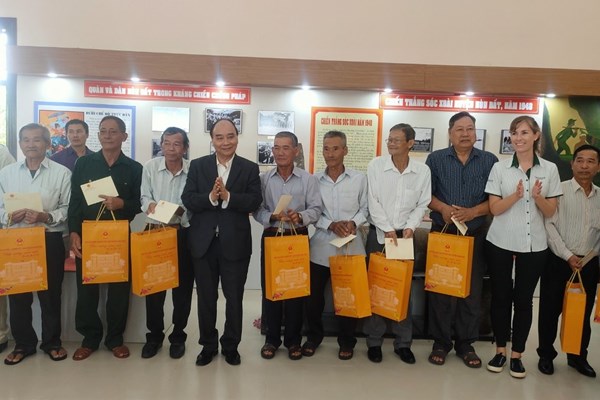 Chủ tịch nước Nguyễn Xuân Phúc thăm và chúc Tết tại Kiên Giang - Anh 1