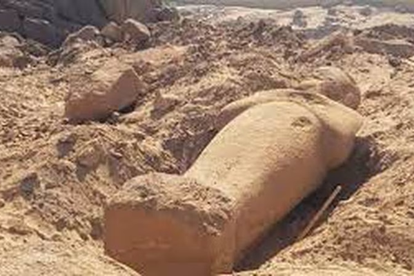 Ai Cập ngăn chặn âm mưu đánh cắp tượng pharaoh nặng 10 tấn - Anh 1
