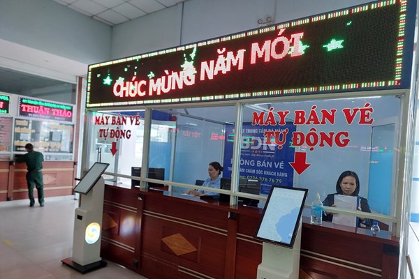 Đà Nẵng: Lắp đặt máy bán vé xe tự động phục vụ khách về Tết - Anh 1