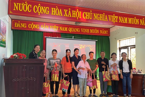 Phụ nữ tìm hiểu, chung tay giảm thiểu tác hại ô nhiễm rác thải nhựa - Anh 4