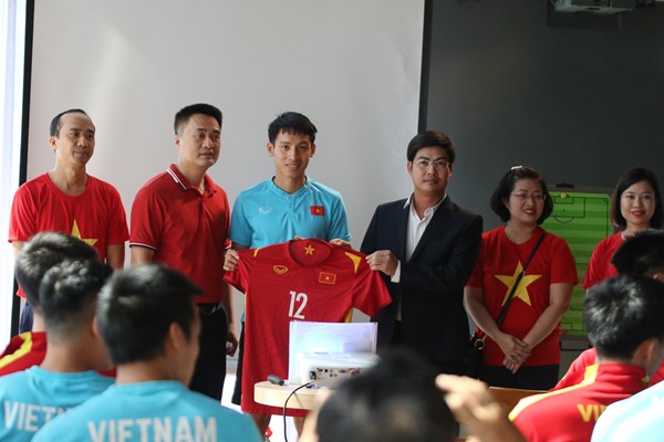 Tuyển Việt Nam được động viên trước trận chung kết lượt về AFF Cup 2022 - Anh 1