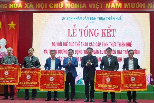 Thừa Thiên Huế: Khen thưởng các HLV, VĐV có thành tích xuất sắc tại Đại hội Thể thao toàn quốc lần thứ IX - Anh 1