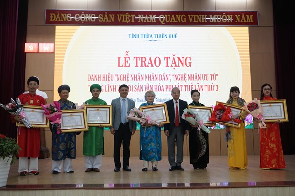 Thừa Thiên Huế: Trao tặng danh hiệu Nghệ nhân nhân dân, Nghệ nhân ưu tú - Anh 1