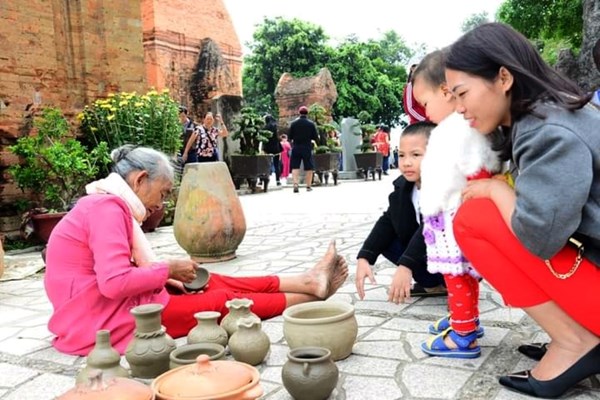 Khánh Hòa đón hơn 150.000 lượt khách lưu trú dịp Tết - Anh 2