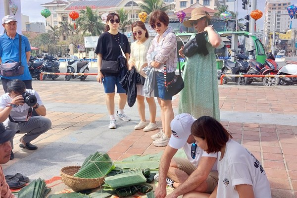 Hơn 293 nghìn lượt du khách đến Đà Nẵng dịp Tết - Anh 4