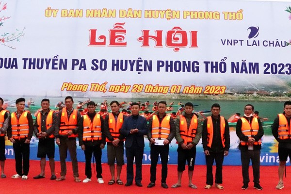Độc đáo lễ hội đua thuyền Pa So ở Phong Thổ - Anh 4