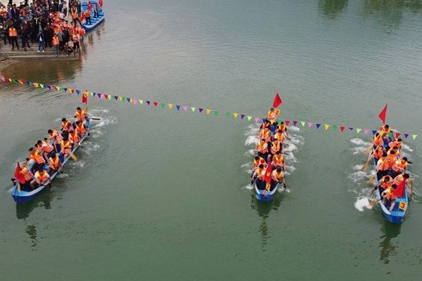 Độc đáo lễ hội đua thuyền Pa So ở Phong Thổ - Anh 3