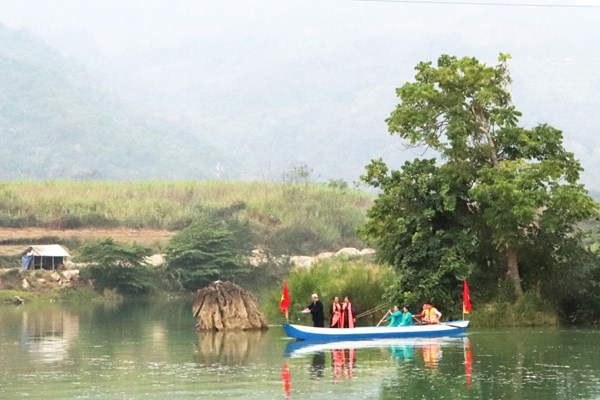 Độc đáo lễ hội đua thuyền Pa So ở Phong Thổ - Anh 2