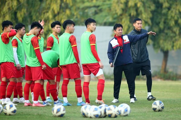 Các cầu thủ U20 Việt Nam nỗ lực tập luyện, chuẩn bị cho giải châu Á - Anh 1