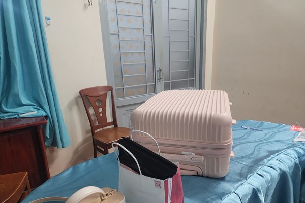 Khách du lịch Hà Nội đã nhận lại vali bị cầm nhầm ở Phú Quốc - Anh 1