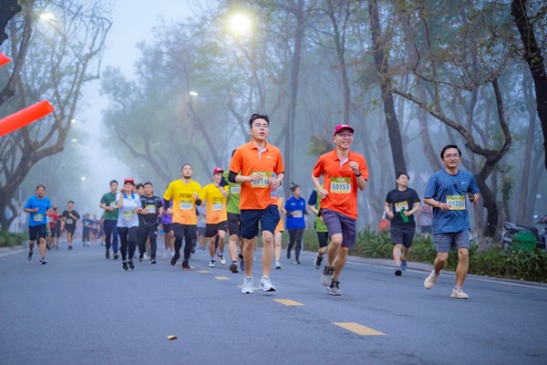 Hơn 5.000 người tham gia chạy vì cộng đồng ở Huế - Anh 3
