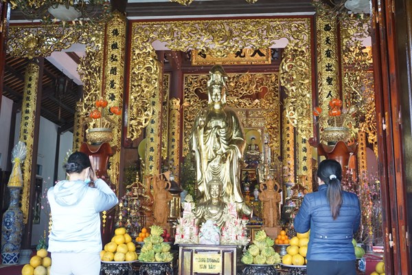 Đi chùa cầu an ở Huế: Không có cảnh ồn ào chen lấn, tập trung đông đúc - Anh 2