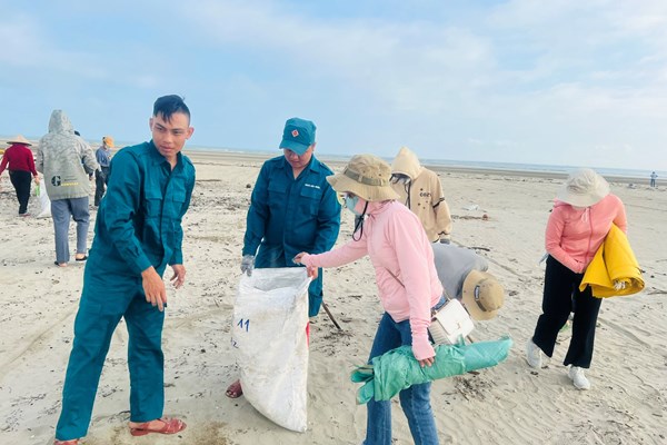Hội An: Triển khai hoạt động giám sát rác thải biển - Anh 2
