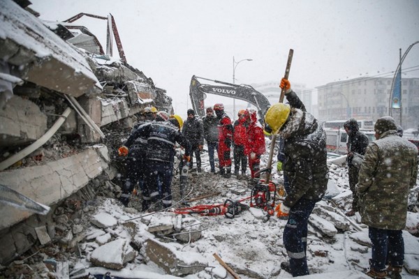 Trận động đất gây thảm họa nặng nề tại Thổ Nhĩ Kỳ -Syria: Đâu là nguyên nhân và bài học ? - Anh 1