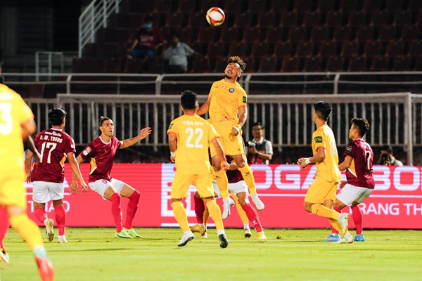 Vòng 3 V.League 1-2023: CLB Hà Nội vươn lên dẫn đầu, TP.HCM thua trận thứ ba liên tiếp - Anh 2