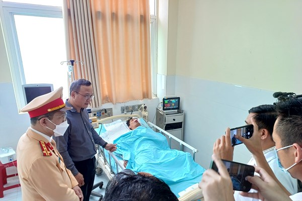 Vụ tai nạn nghiêm trọng ở Quảng Nam: Nạn nhân thứ 10 tử vong - Anh 1