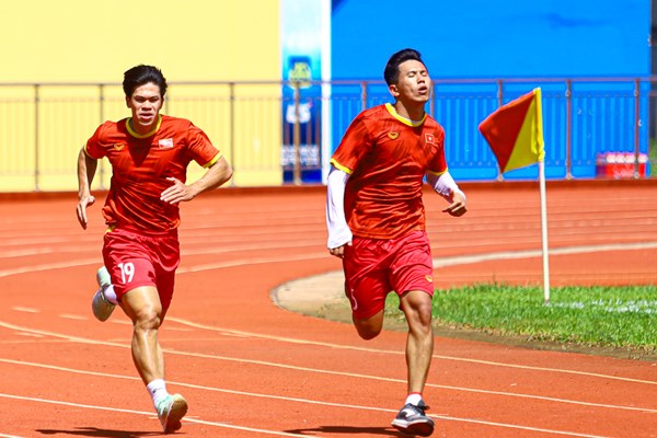 Tuyển Futsal Việt Nam chú trọng thể lực - Anh 1