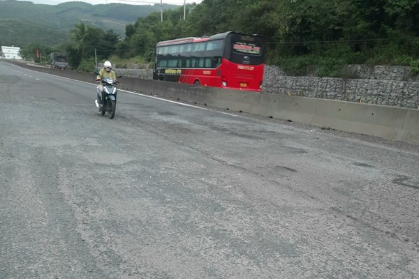Tuyến Quốc lộ 1A qua tỉnh Phú Yên xuống cấp: Sớm hoàn thành việc sửa chữa - Anh 1